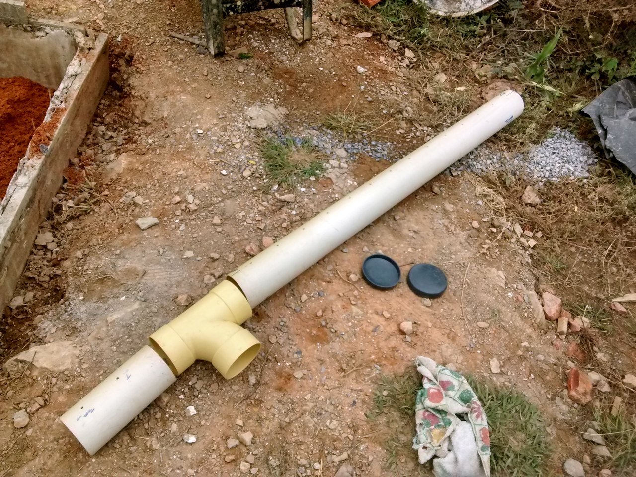 Tubo para goteo de agua en la arena